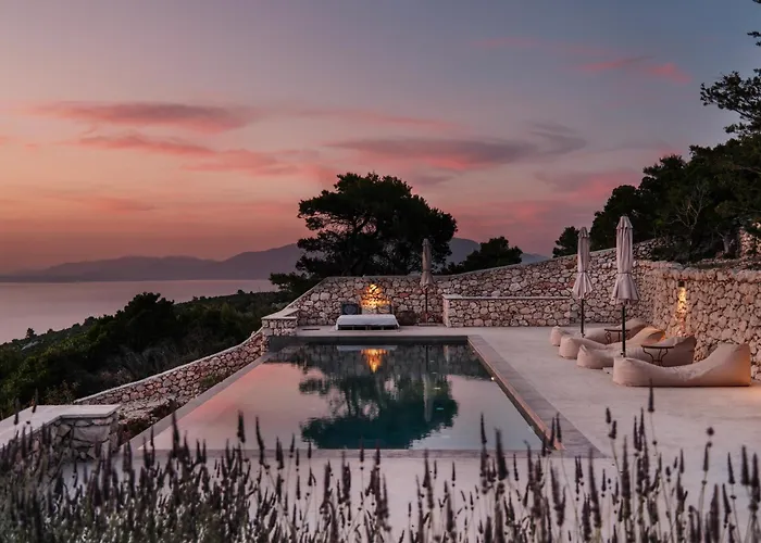 Stravatha Secluded Sunset Volímai