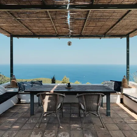 Stravatha Secluded Sunset Villa *