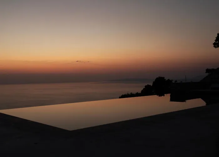 Vilă Stravatha Secluded Sunset