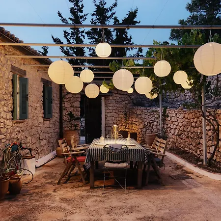 Stravatha Secluded Sunset Volímai